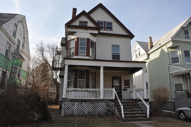 1st image of 105 S Burnett St