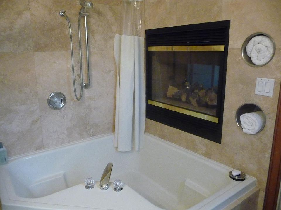 Garden Tub w/ Fireplace