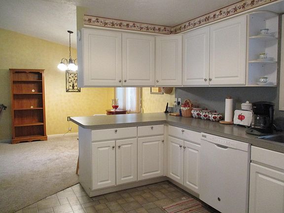 3rd image of 214 Lawndale St