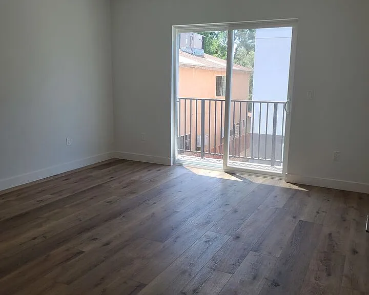 13824 Bessemer St — Photo 23
