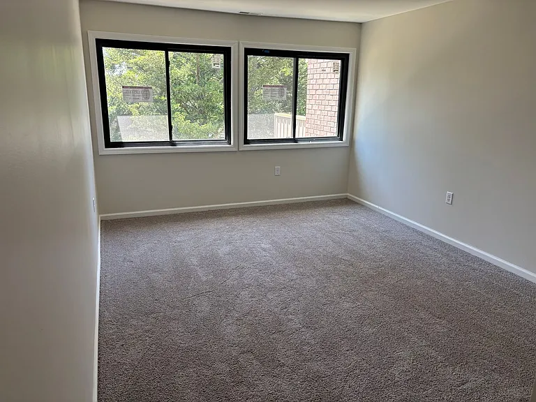 6225-6235 Lincolnshire Ln SE — Photo 17