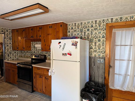 2nd image of 605 Erie Hts