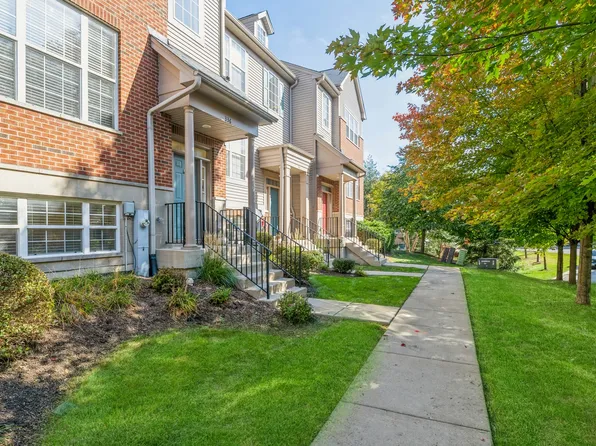 336 Station Park Cir, Grayslake, IL 60030