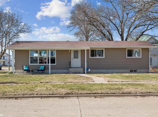 406 S 4th St, Montezuma, IA 50171