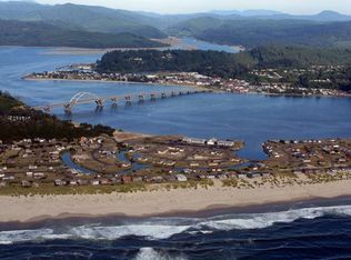 902 NW Bayshore Dr, Waldport, OR 97394