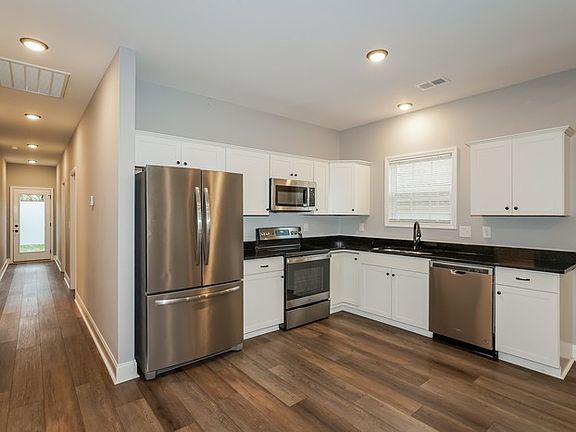 5th image of 322 Glenn St