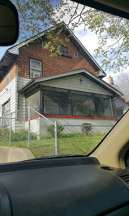 1st image of 911 Prince St SE