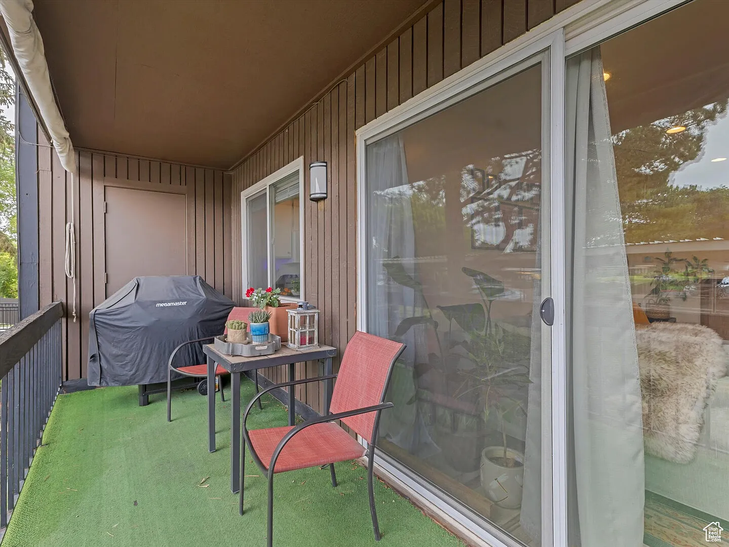 Bright, large condo with easy access to canyons and outdoor activities — Photo 2