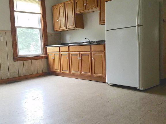 Large Eat-in kitchen