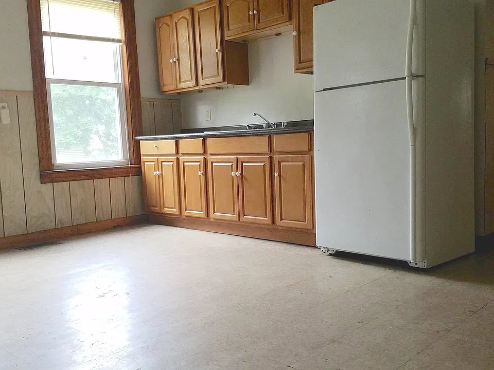 Large Eat-in kitchen