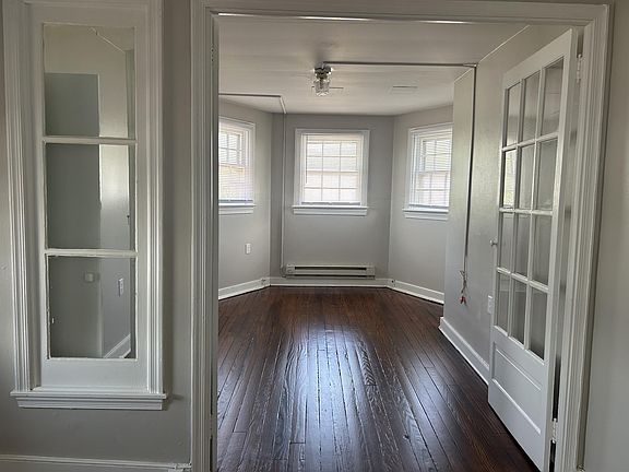 4th image of 400 N Loudoun St #11072791