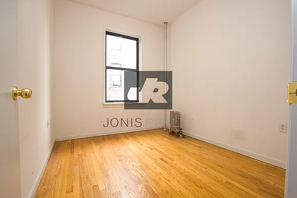 Rented by Jonis Realty | media 8