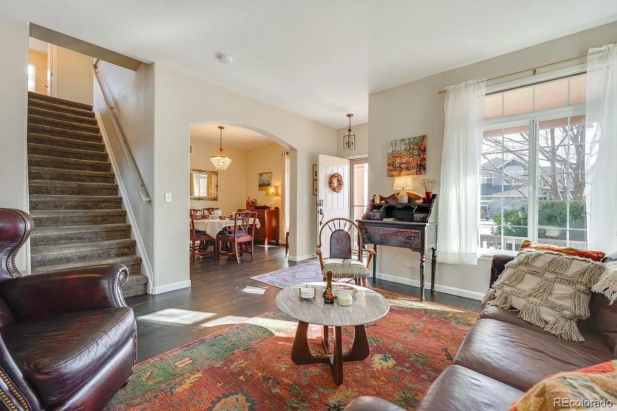 4 bed, 3.5 bath, 3648 sqft, $3,700 — Photo 4