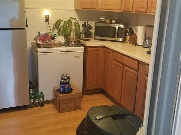4th image of 14 Emerald Ln N