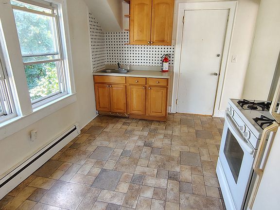 2nd image of 24-28 Oakwood Ave #3