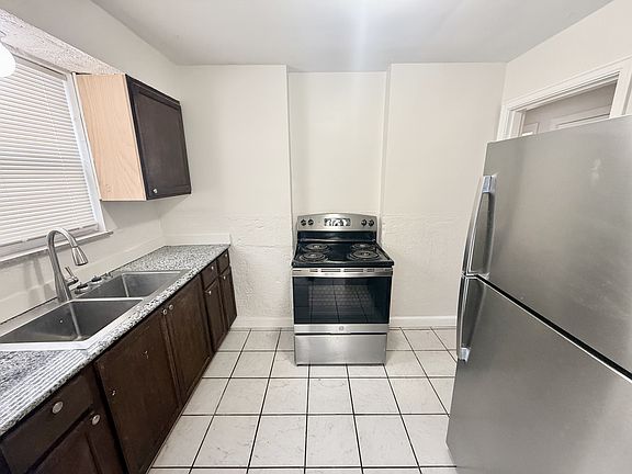 3rd image of 1410 Marlowe Ave Unit 1