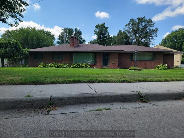 533 Memorial Dr, Grand Island, NE 68801