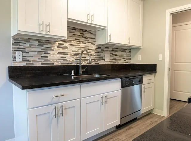 El Portal Apartments — Photo 8