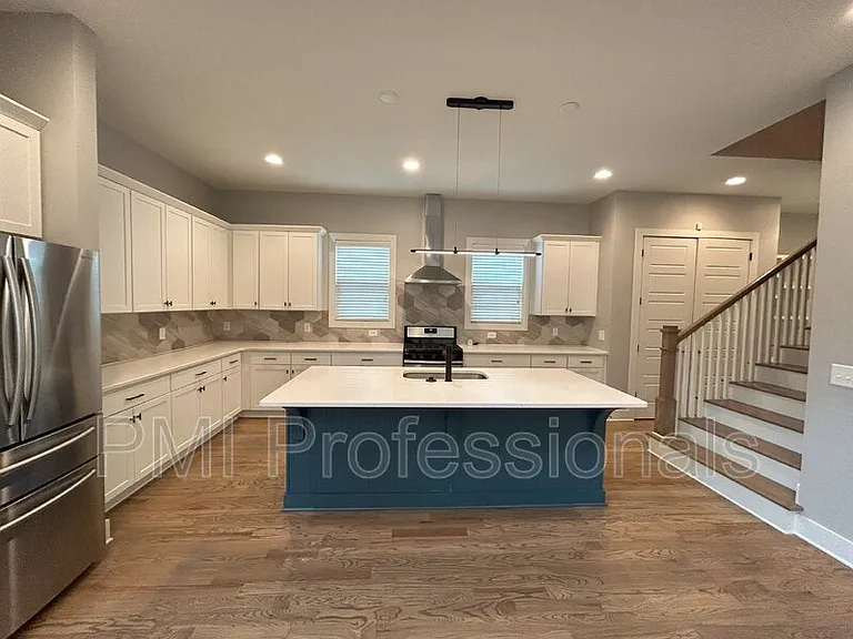 111 Creighton Ave #B — Photo 4
