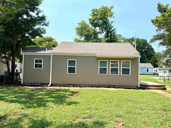 1003 N Cave St, Tuscumbia, AL 35674