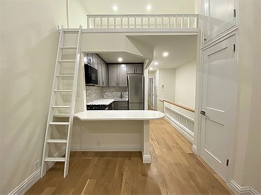 2nd image of 330 E 77th St APT 1D