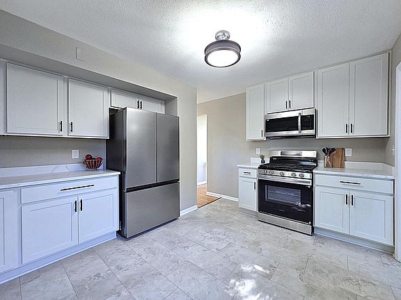 4th image of N85W17007 Lee PLACE