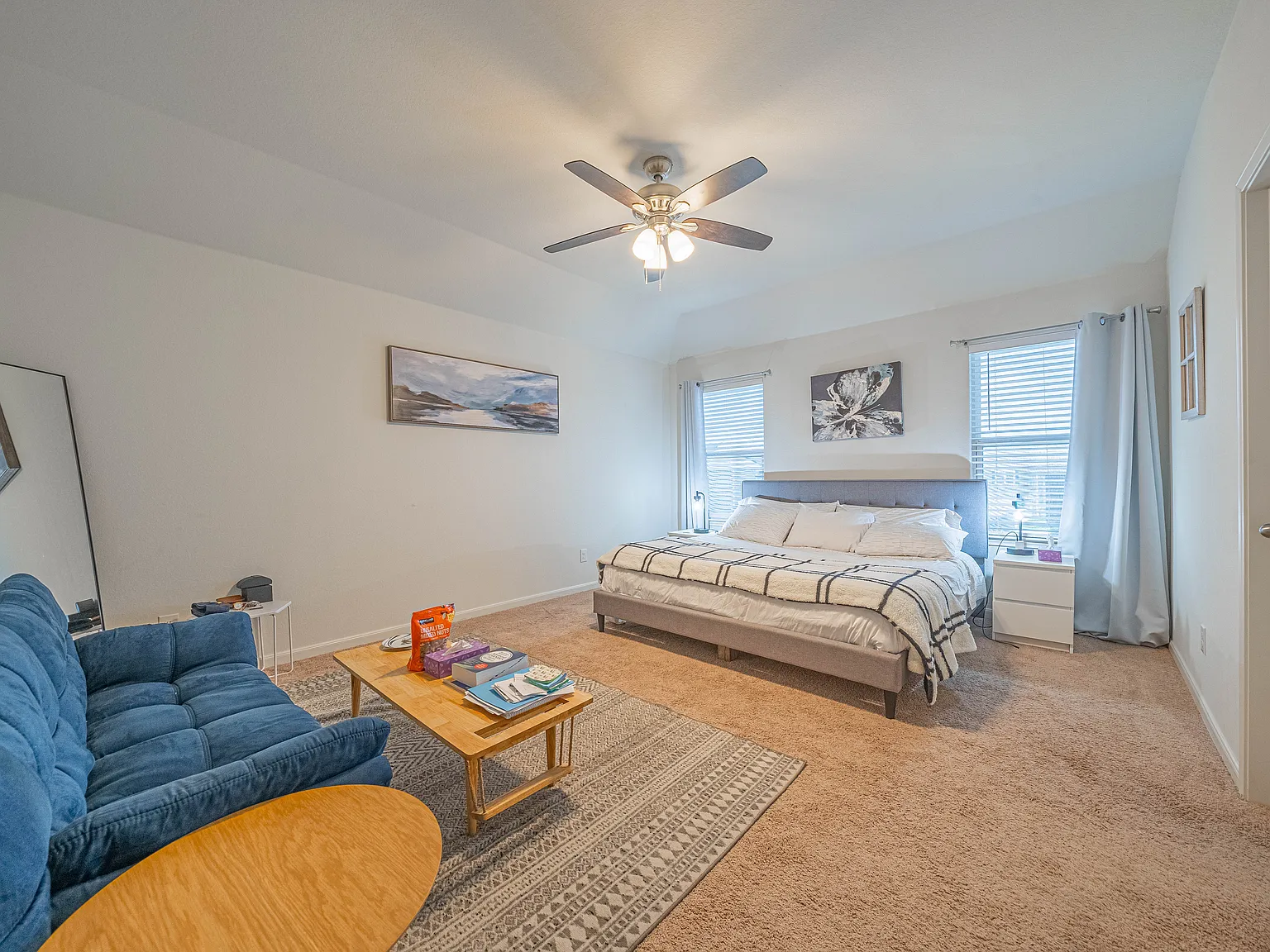 4 bed, 3.5 bath, 2205 sqft, $5,200 — Photo 2