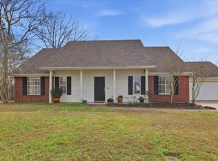 6090 Travis, Lumberton, TX 77657