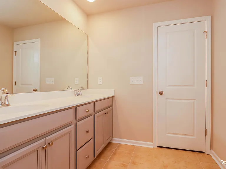 221 Sugarberry Ln — Photo 12