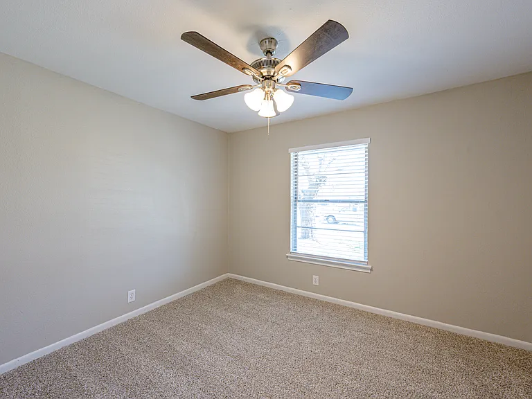 105 Dupont Cir — Photo 30