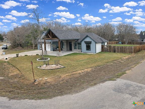 3rd image of 105 Laumaia Ln