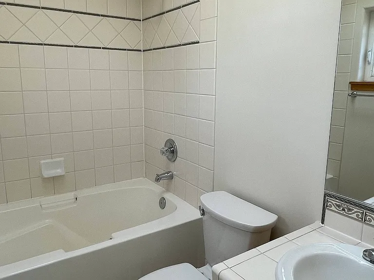 725 N 74th St #B — Photo 9