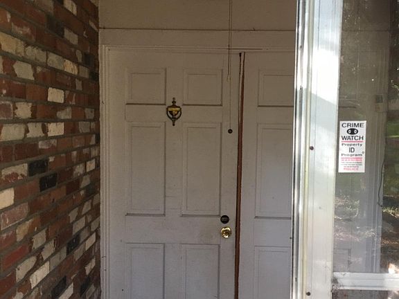 Exterior Neighborhood (street photo)