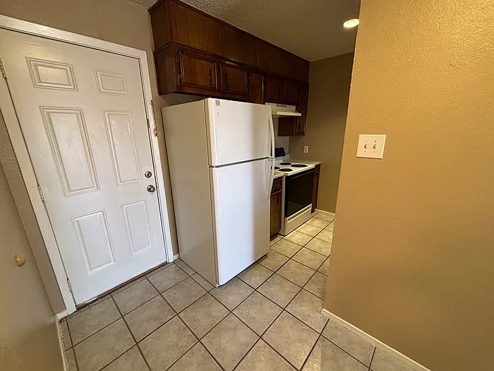 4805 Country Club Dr #B — Photo 6