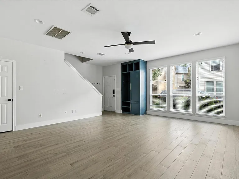 2020 Bailey St — Photo 2