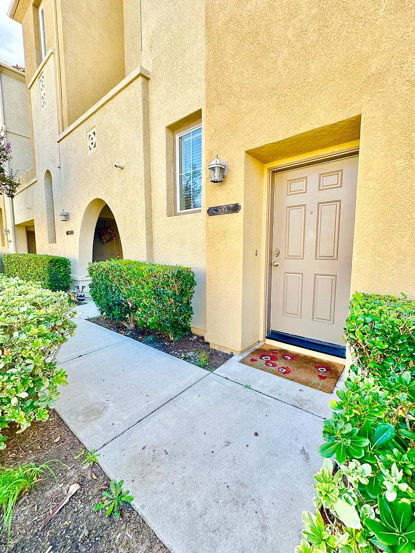 Beautiful Townhome Unit in the Private and Gated Coronado Rancho Community of San Marcos! — Photo 3