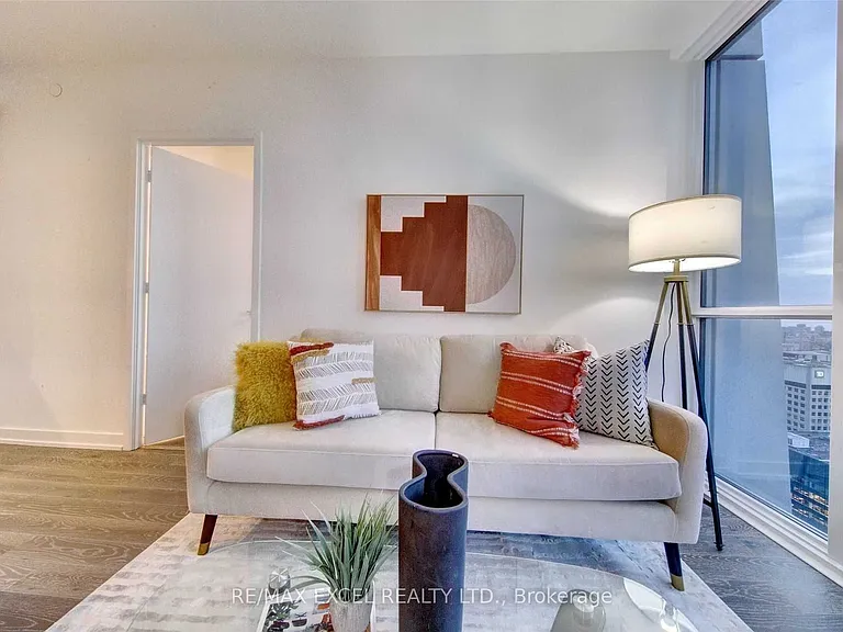 1 Yorkville Ave #3402 — Photo 6