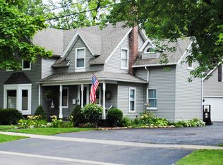 205 W Crystal Lake Ave, Crystal Lake, IL 60014