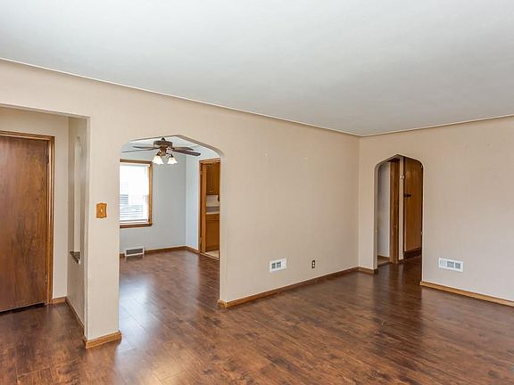 4th image of 131 Helen Dr