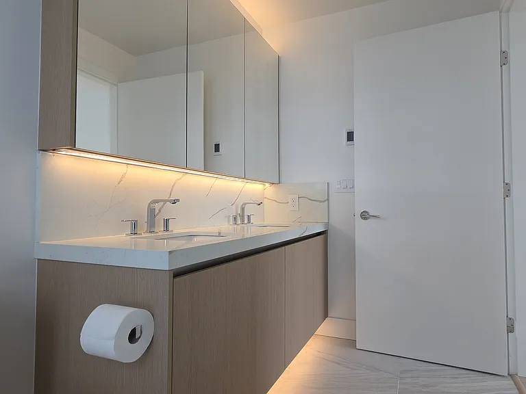1475 Foster St #701 — Photo 18