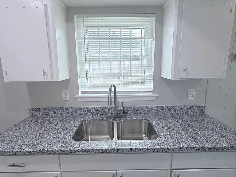 7705 Parker Rd — Photo 11