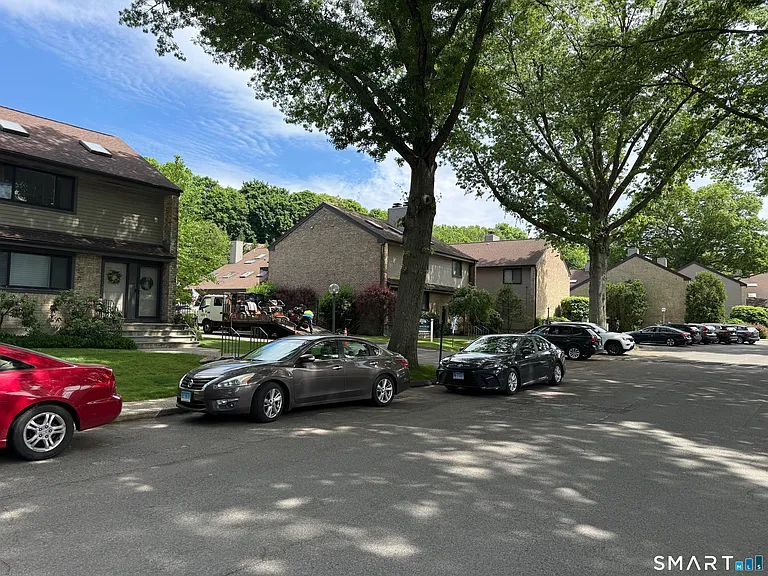2289 Bedford St #D13 — Photo 4