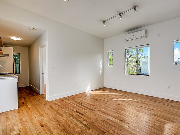 5th image of 251 Rosemont Ave