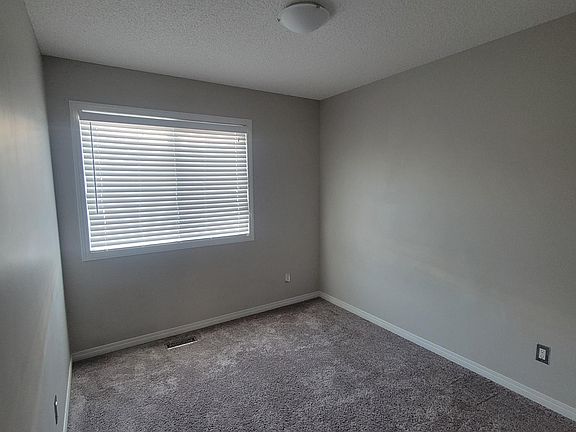 4th image of 3241 Cherry Cres SW