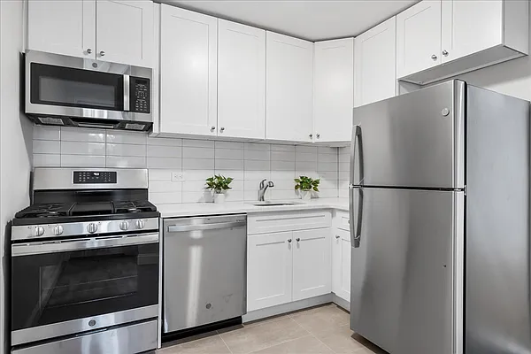 Sold by BREU CHURCHILL | media 1