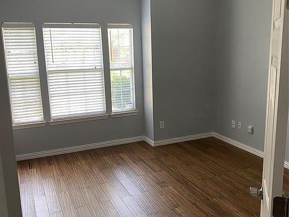 3rd image of 11916 Chattanooga Dr