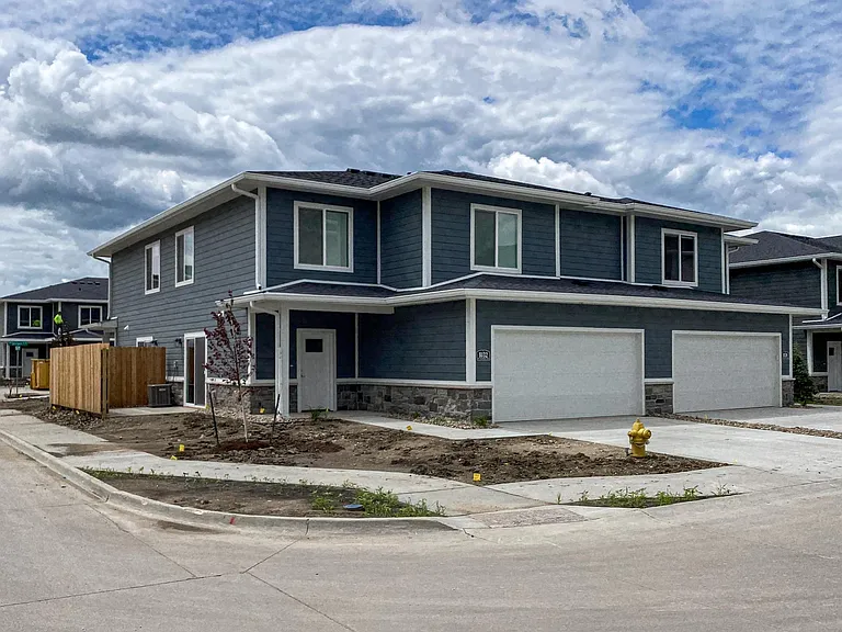 1049 NW Victoria Ln — Photo 4