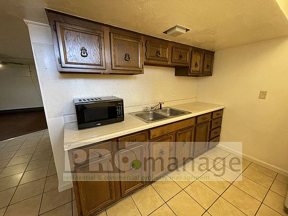 3rd image of 1365 Scott Pl #1/2