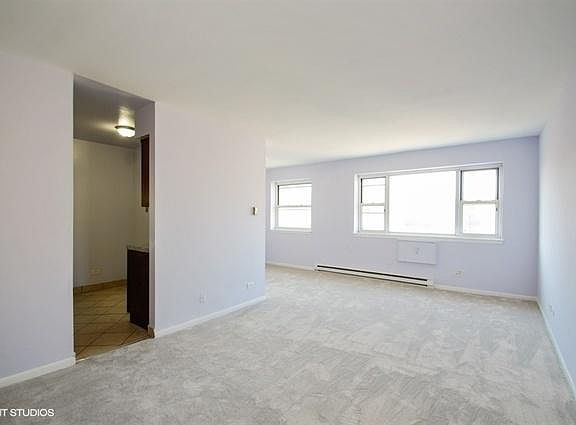 2nd image of 5920 N Kenmore Ave APT 425