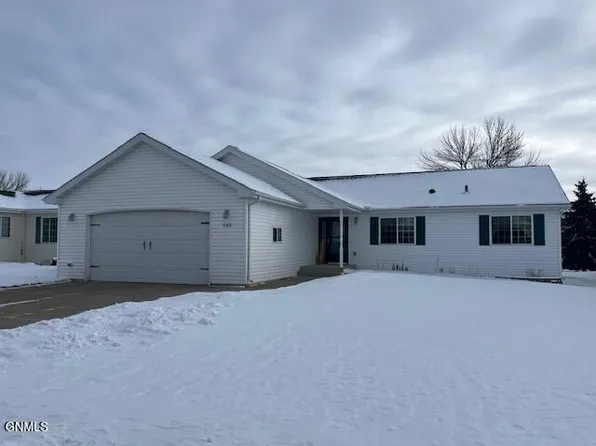 705 17th St NW, Jamestown, ND 58401